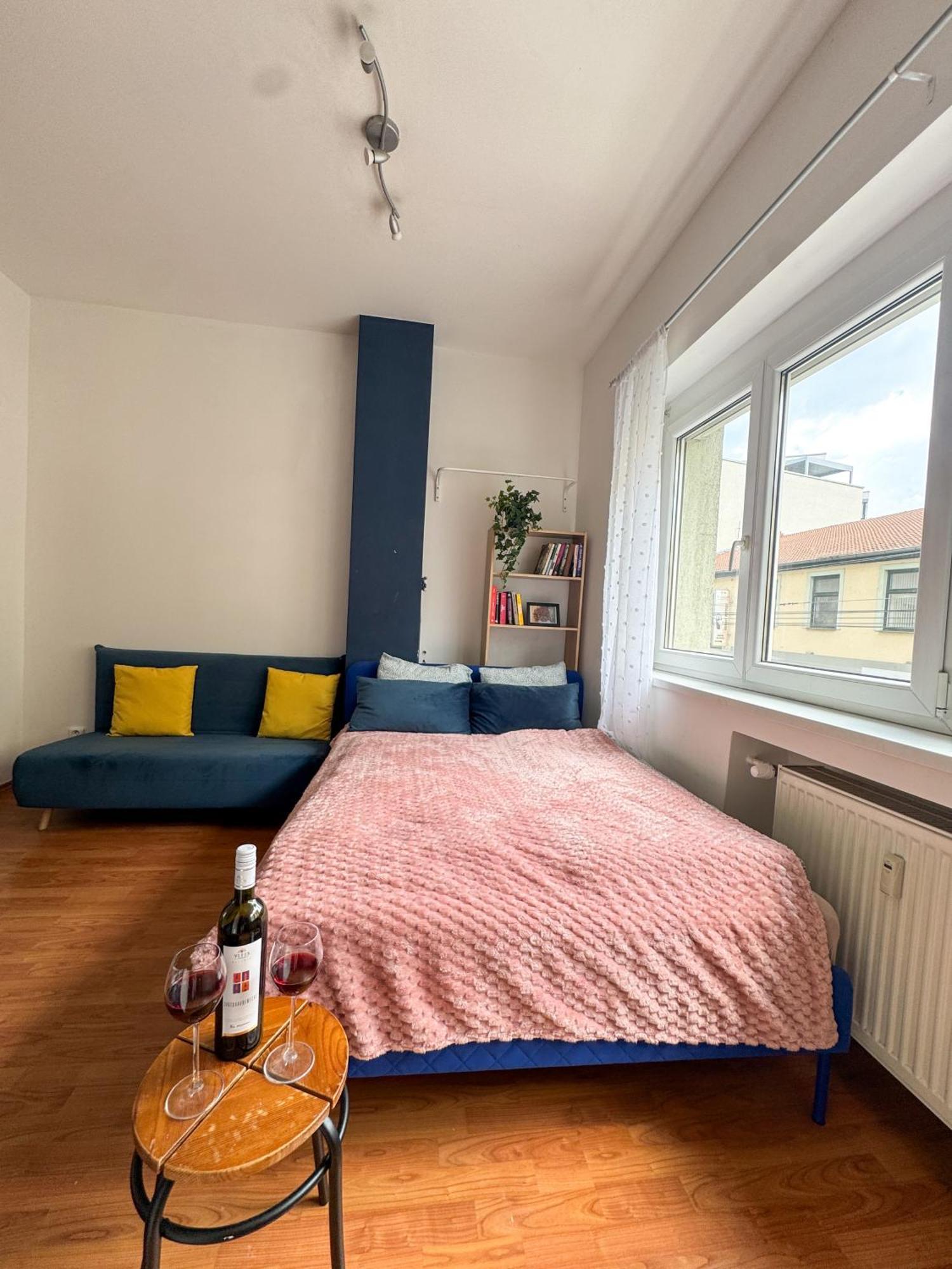 Old Town Cozy Studio In City Center Bratislava Bagian luar foto